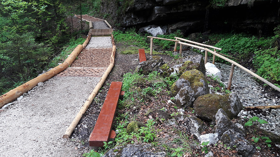 Barefoot path in Hallstatt, Barfußweg