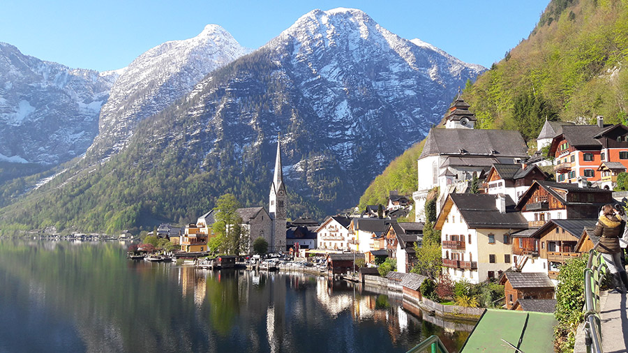 Der erster Schnee auf den Bergen