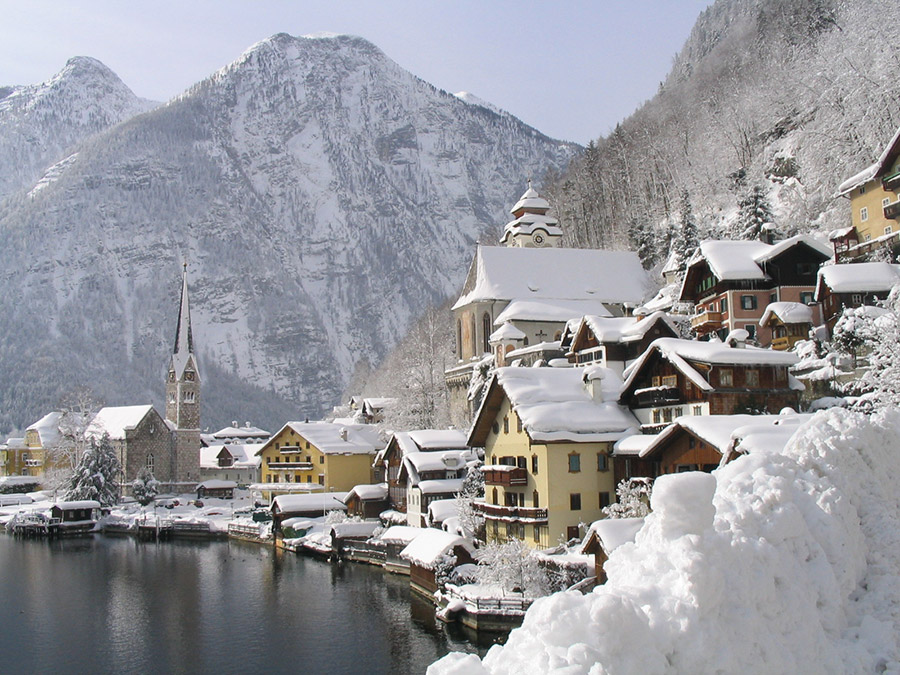 Discover the beautiful landscape around Lake Hallstatt in winter - Fotopoint